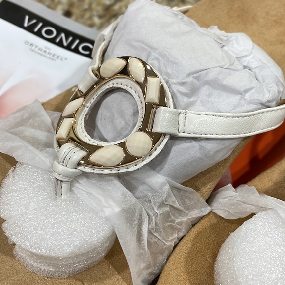BNWT VIONIC SANDALS - Picture 3 of 7